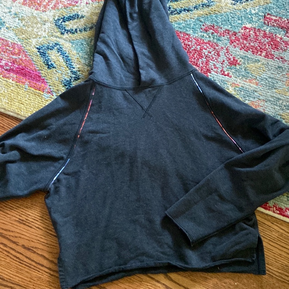 // Lululemon // cropped hoodie